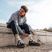 YY VERTICAL Climber Doodle zokni