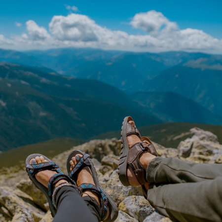 Szandálok? Akár zoknival!