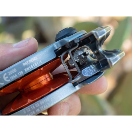 Poloautomatické jistítko Wild Country Revo