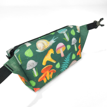 High Tail Designs Fanny Pack Forest Mushroom övtáska