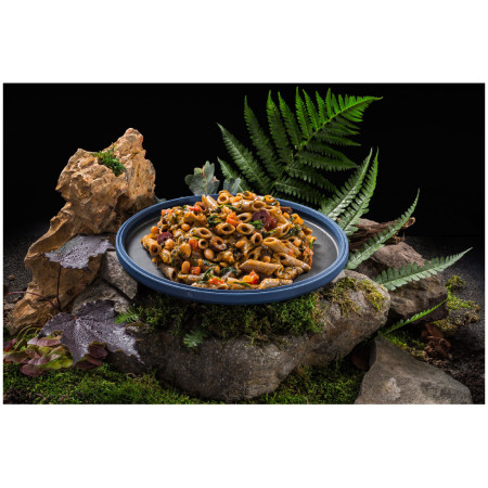 Adventure Menu Tücsökfehérje penne mártásban babbal, spenóttal és olajbogyóval szárított étel