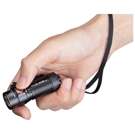 Fenix E18R V2.0 újratölthető lámpa
