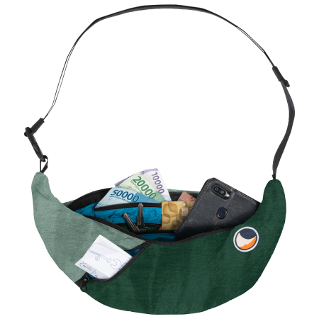 Ticket to the moon Upcycled Sling Bag övtáska zöld/világosszöld Dark Green / Jade Green
