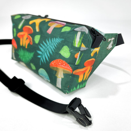 High Tail Designs Fanny Pack Forest Mushroom övtáska